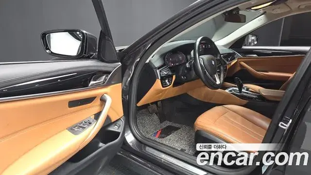 BMW 5 Series 2019 — Photo 19/20