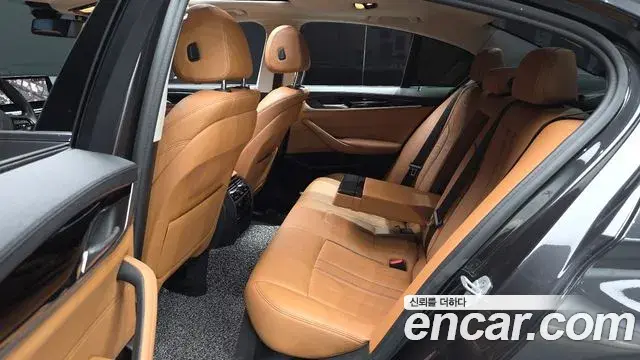 BMW 5 Series 2019 — Photo 14/20