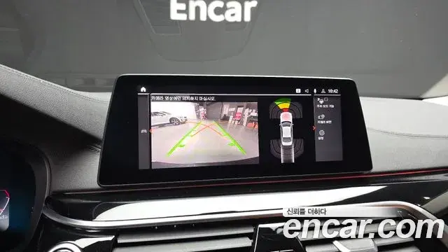BMW 5 Series 2019 — Photo 15/20