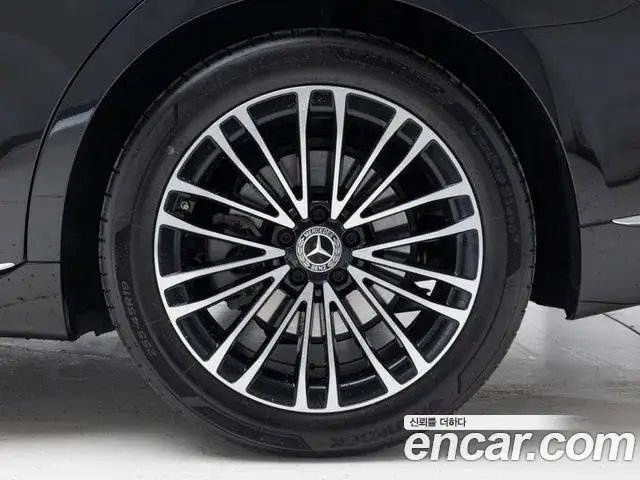 Mercedes-Benz S-Class 2025 — Photo 4/20