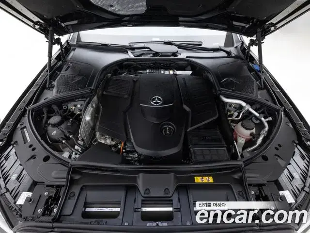 Mercedes-Benz S-Class 2025 — Photo 10/20