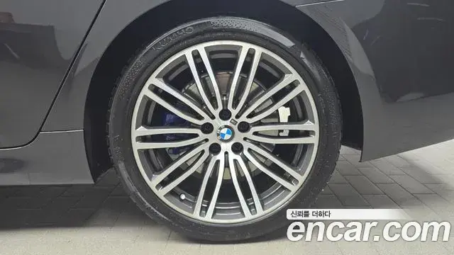 BMW 5 Series 2019 — Şəkil 18/32
