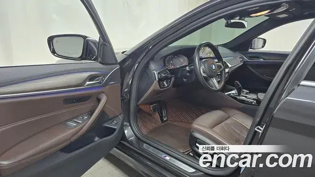 BMW 5 Series 2019 — Şəkil 22/32