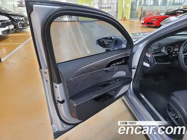 Audi A8 2023 — Photo 8/20