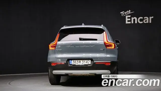 Volvo XC40 2021 — Фото 4/20