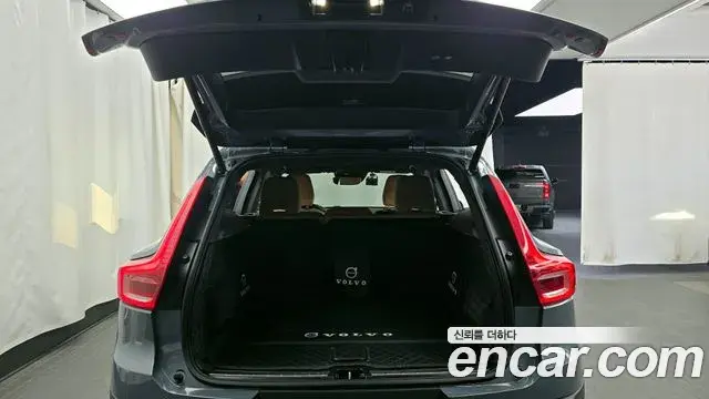 Volvo XC40 2021 — Фото 20/20