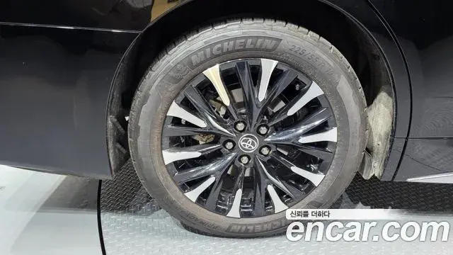 Toyota Alphard 2025 — Photo 5/20