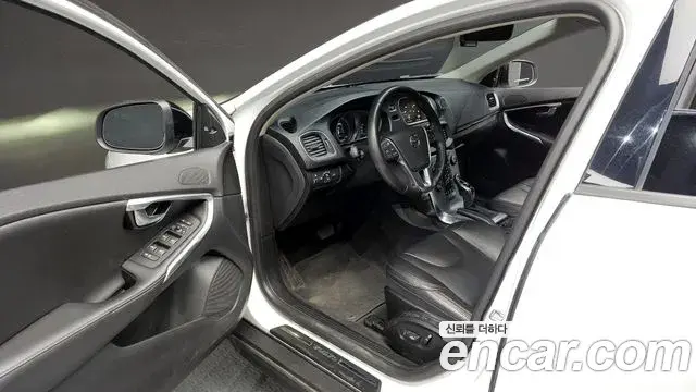 Volvo V40 Cross Country 2019 — Photo 4/20