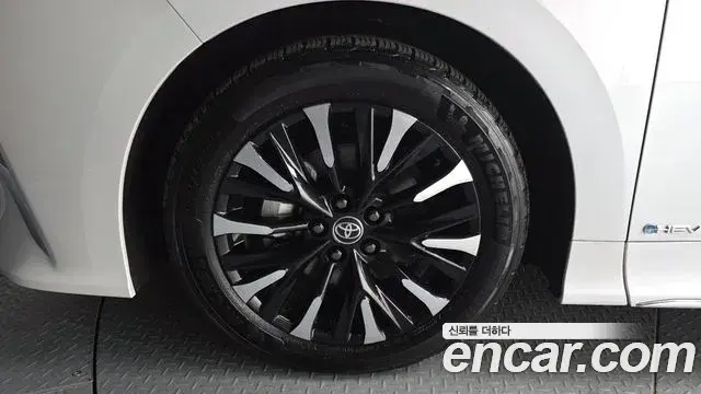 Toyota Alphard 2025 — Photo 5/20