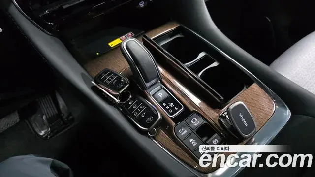Toyota Alphard 2025 — Photo 9/20