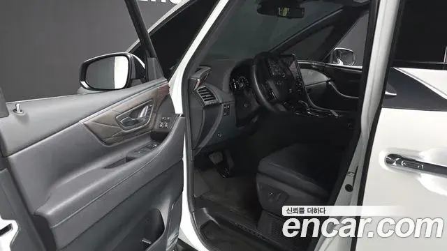 Toyota Alphard 2025 — Photo 10/20
