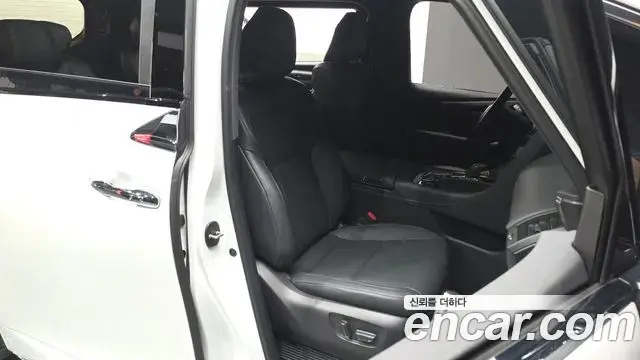Toyota Alphard 2025 — Photo 12/20