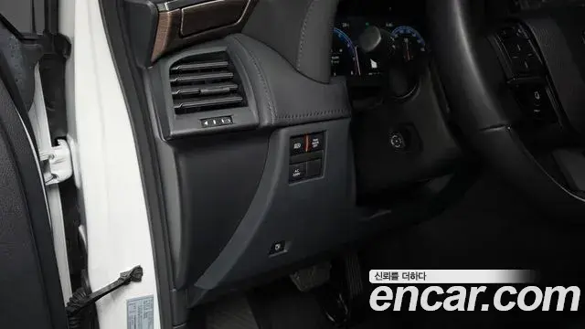 Toyota Alphard 2025 — Photo 13/20