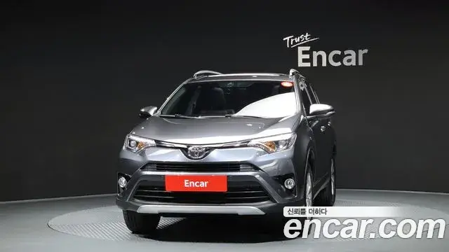 Toyota RAV4 2018 — Фото 3/20