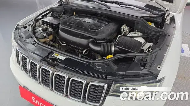Jeep Grand Cherokee 2018 — Фото 6/20