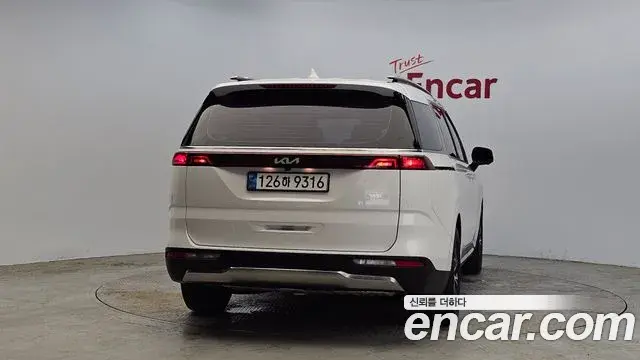 Kia Carnival 2022 — Şəkil 29/33