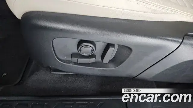 Land Rover Discovery Sport 2025 — ფოტო 38/39