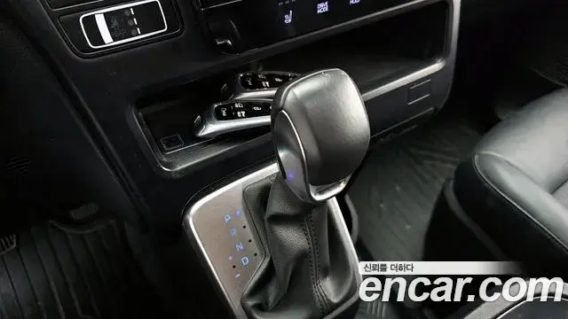Hyundai Staria 2023 — Фото 9/20