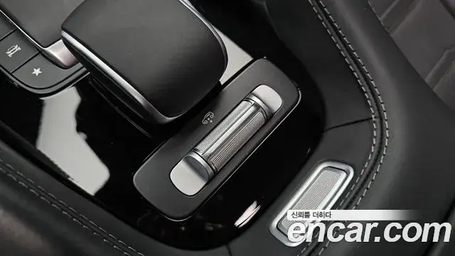 Mercedes-Benz GLE-Class 2024 — Photo 19/20