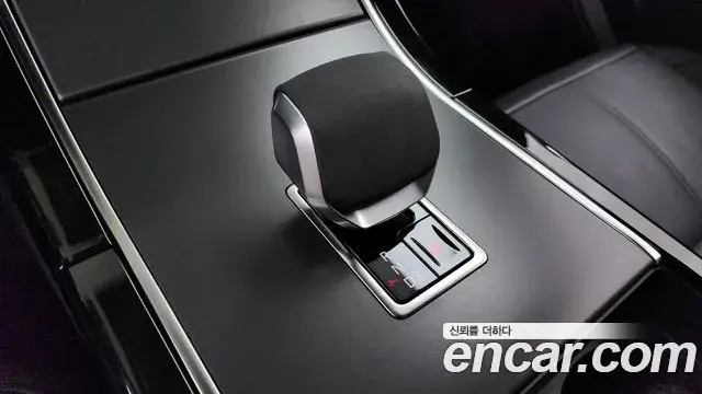Land Rover Range Rover Velar 2025 — Photo 9/20