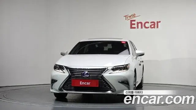 Lexus ES300h 2018 — Photo 3/20