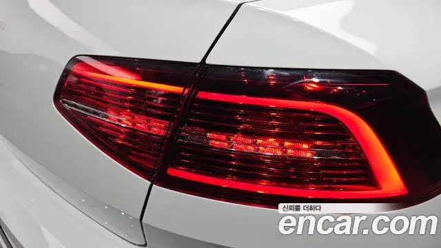 Volkswagen Passat GT 2018 — Photo 14/33