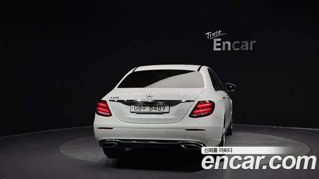 Mercedes-Benz E-Class 2018 — Şəkil 22/30