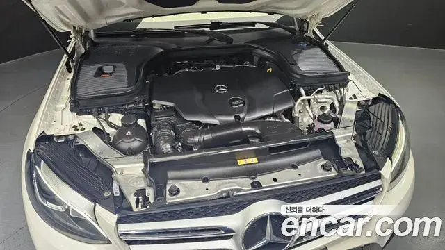 Mercedes-Benz GLC-Class 2018 — Photo 6/20
