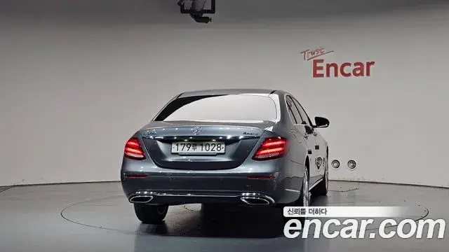 Mercedes-Benz E-Class 2020 — ფოტო 27/35