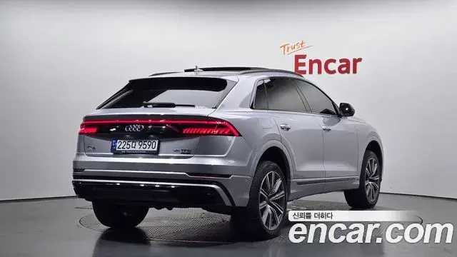 Audi Q7 2021 — Photo 2/20