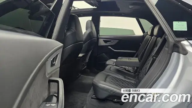 Audi Q7 2021 — Photo 12/20