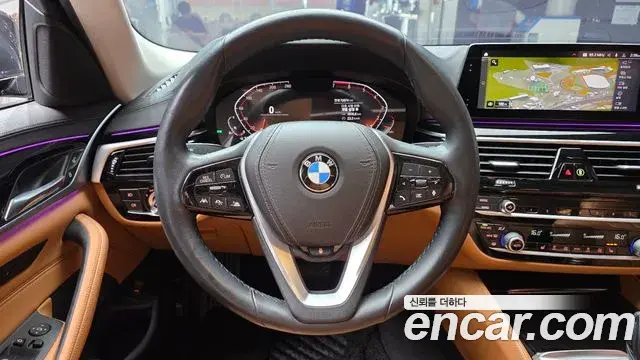 BMW 5 Series 2019 — Şəkil 29/31