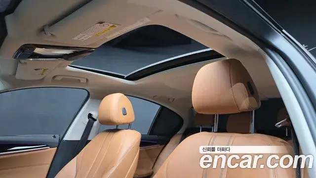 BMW 5 Series 2019 — Şəkil 15/31