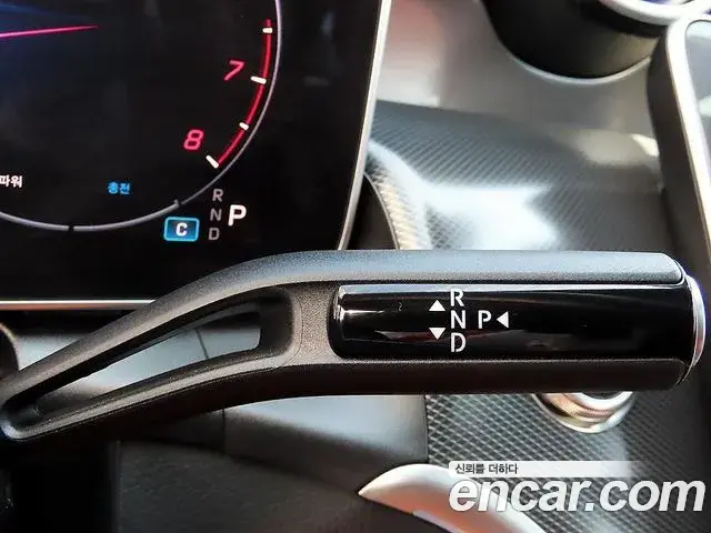 Mercedes-Benz GLC-Class 2025 — Photo 10/20
