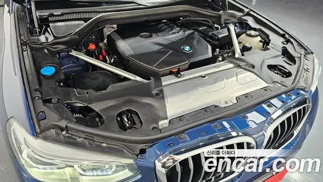 BMW X4 2021 — Şəkil 16/31