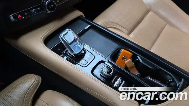 Volvo XC90 2021 — Photo 7/20