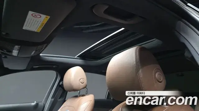 Mercedes-Benz E-Class 2019 — Photo 19/20