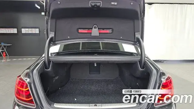 Kia The K9 2018 — Photo 20/20