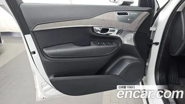 Volvo XC90 2023 — Şəkil 10/35
