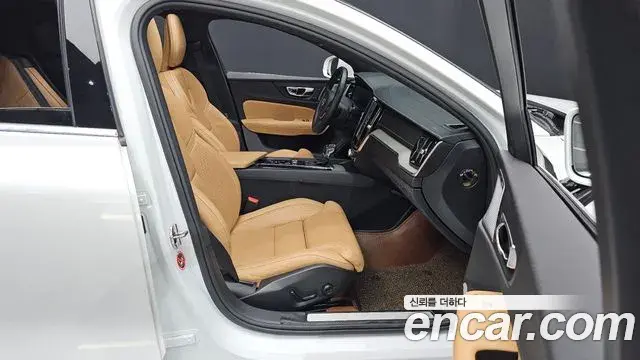 Volvo S60 2020 — Şəkil 14/38