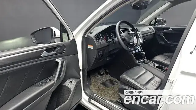 Volkswagen Tiguan 2020 — Şəkil 12/20