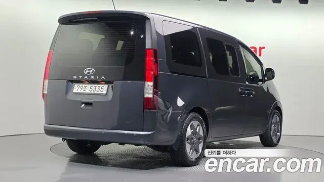 Hyundai Staria 2021 — ფოტო 2/20
