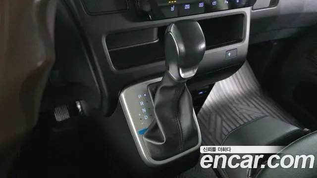 Hyundai Staria 2021 — ფოტო 9/20