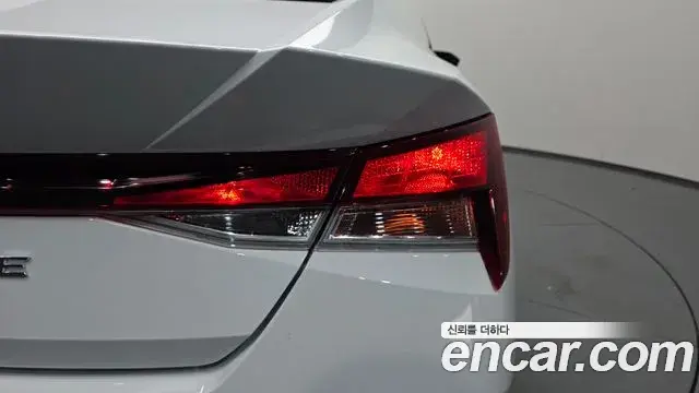Hyundai The New Avante Hybrid 2021 — Photo 30/32
