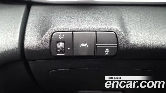 Hyundai The New Avante Hybrid 2021 — Photo 12/32