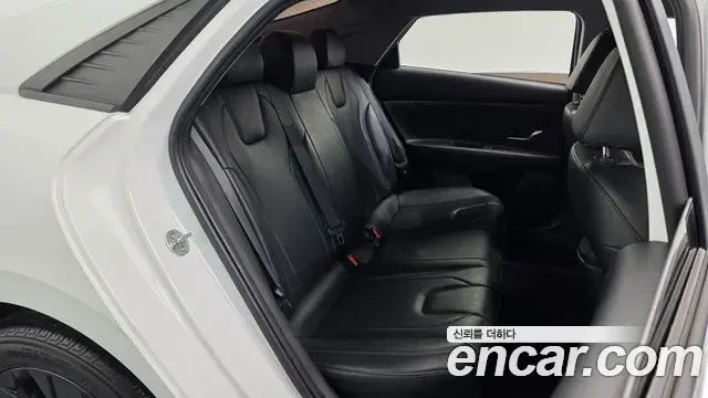Hyundai The New Avante Hybrid 2022 — Photo 17/30