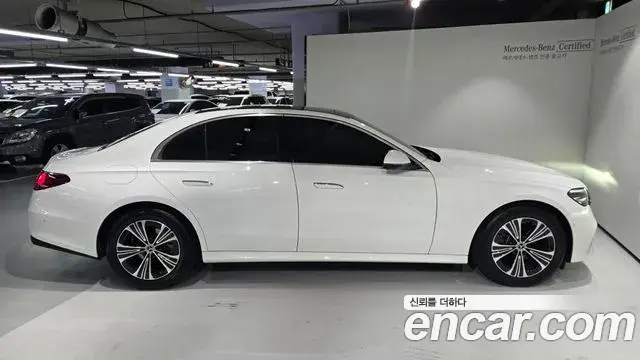 Mercedes-Benz E-Class 2025 — Фото 8/20