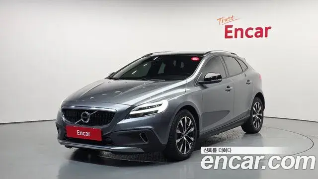 Volvo V40 Cross Country 2019 — Photo 18/31