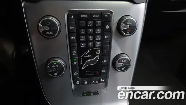Volvo V40 Cross Country 2019 — Photo 23/31