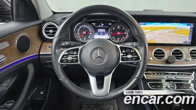 Mercedes-Benz E-Class 2019 — Photo 23/34
